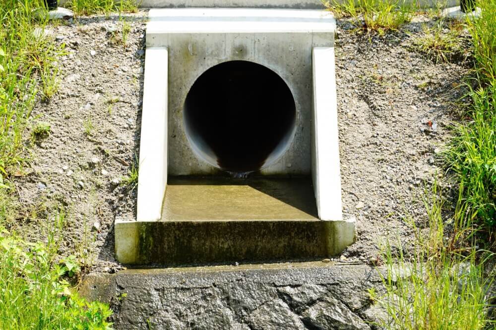 下水道の穴の写真