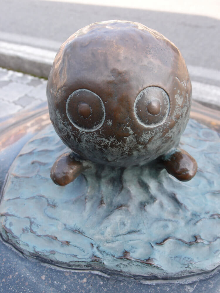 海坊主のブロンド像の写真